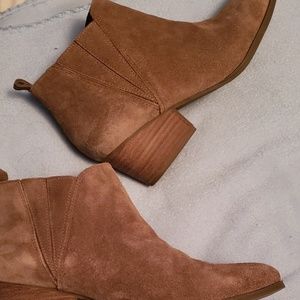Suede tan ankle booties